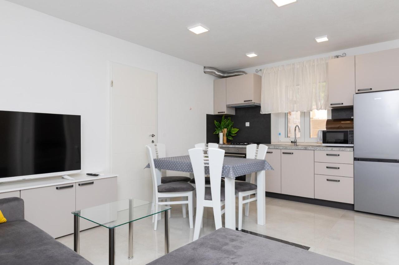 Apartmani Canaki Supetar Eksteriør bilde