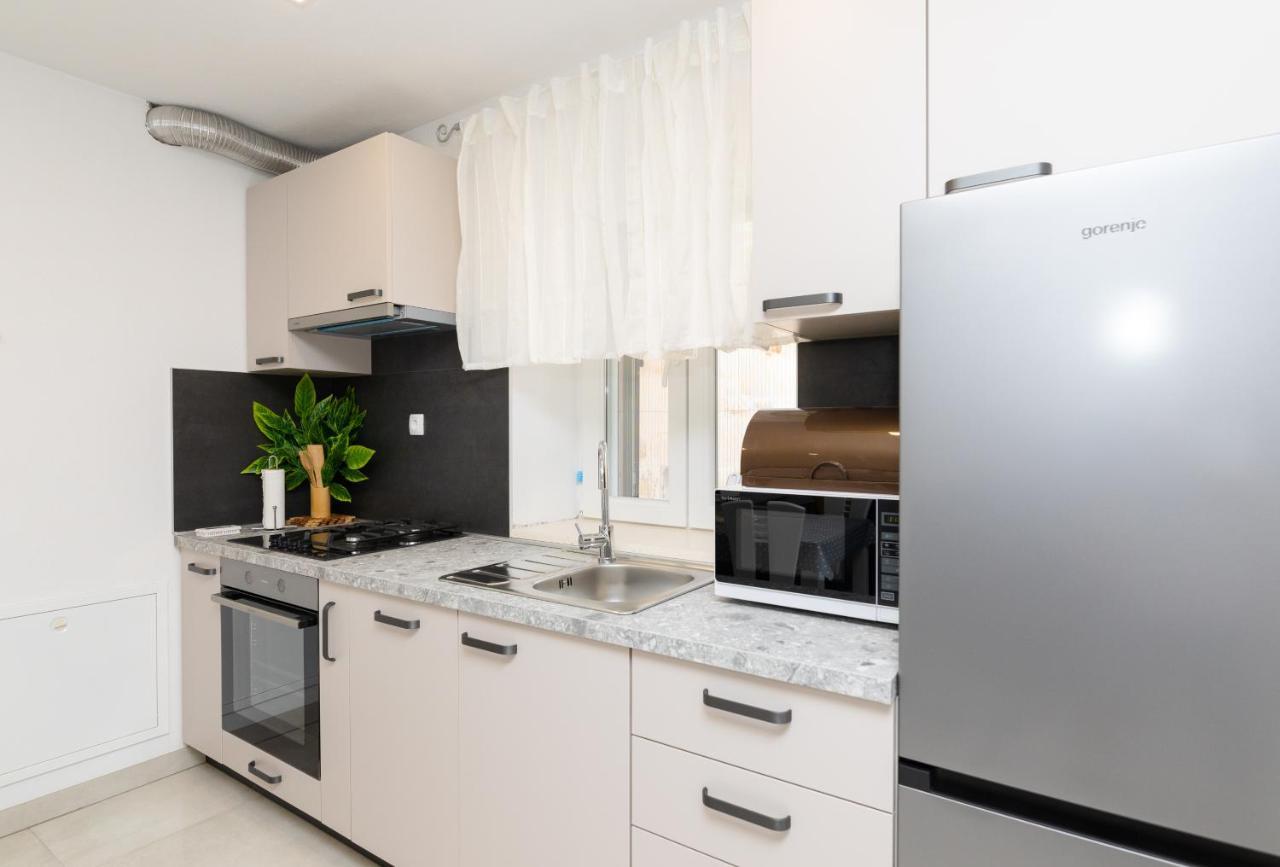 Apartmani Canaki Supetar Eksteriør bilde